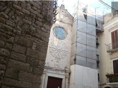 Fu ristrutturata anche la chiesa oggi di Sant�Anna, in strada Palazzo di Citt�